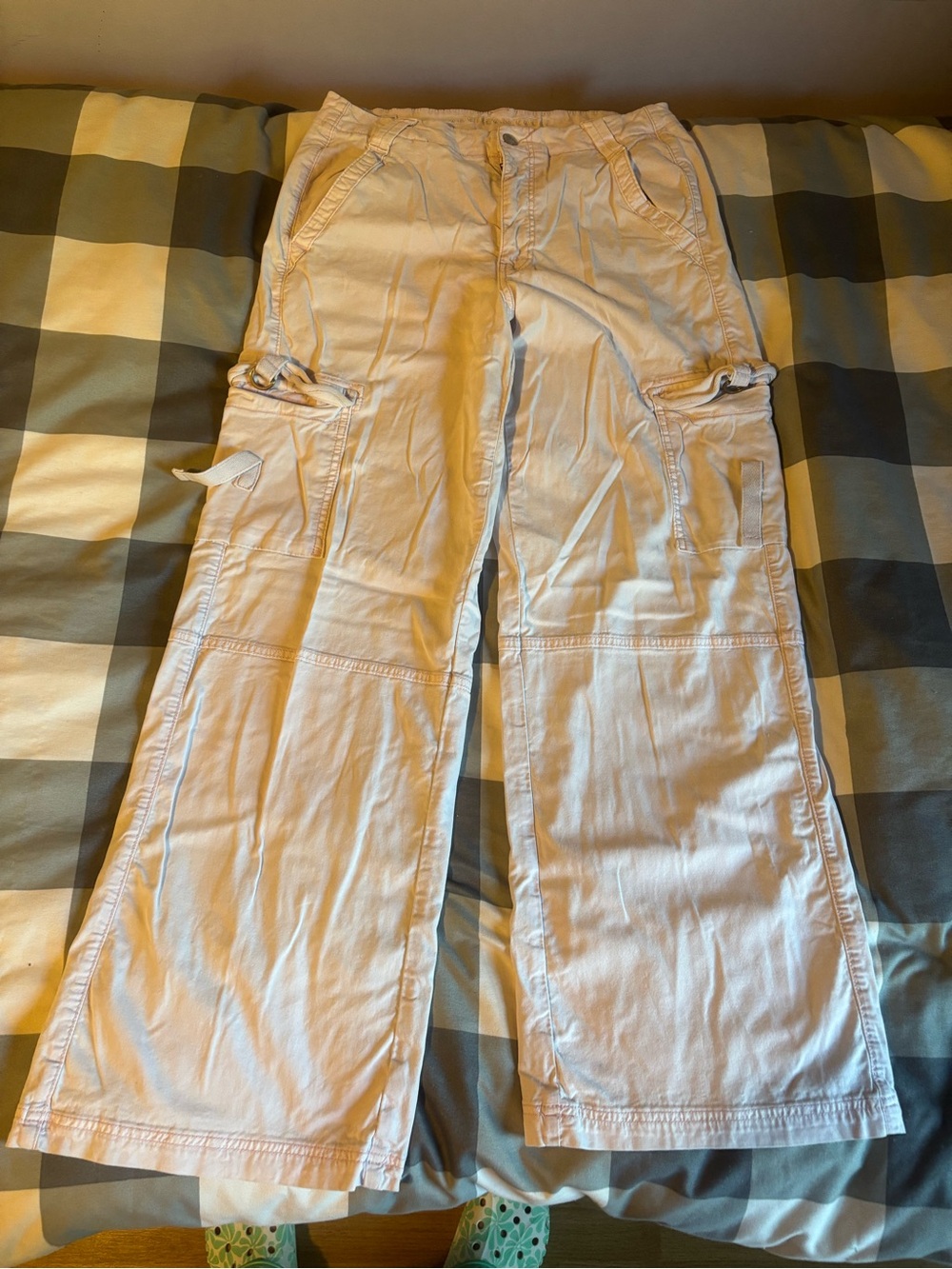 American Eagle Outfitters light beige cargo pants